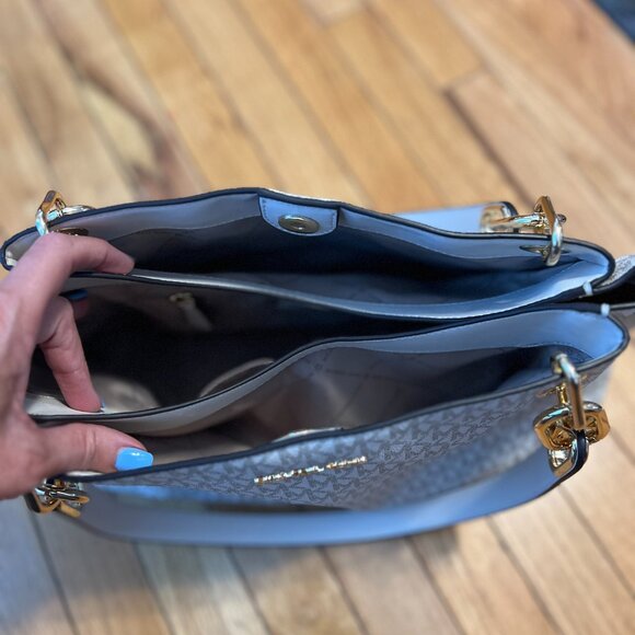 Michael Kors signature vanilla handbag - Picture 3 of 3